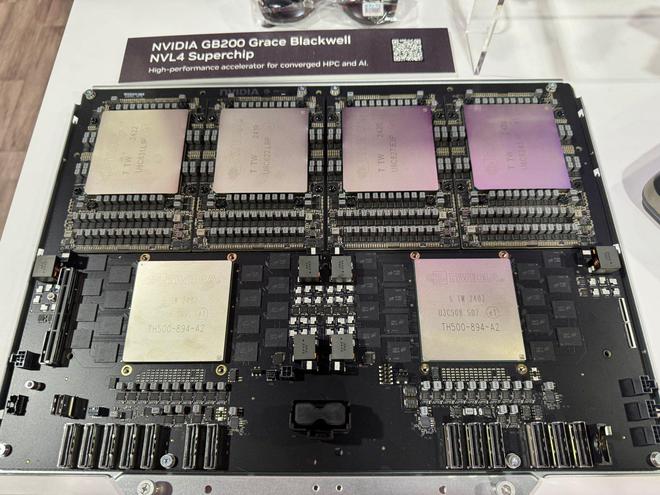  GB200 NVL4 144 CPU 4 GPU 