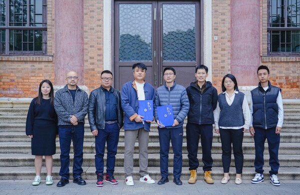 （人初文化与华南理工大学签约仪式）