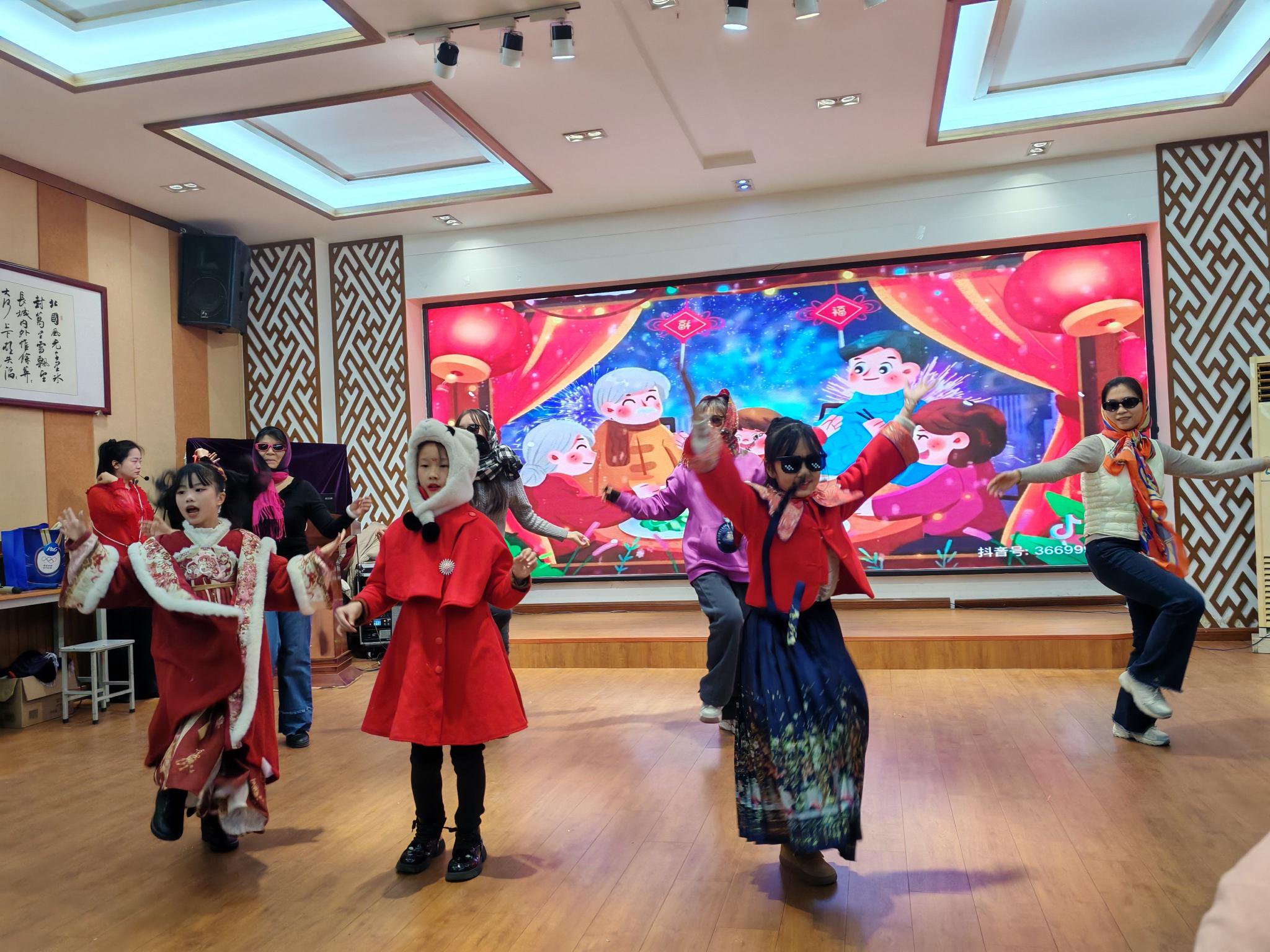 欢声笑语庆元旦 凝心聚力迎新年——上街区铝城小学教职工元旦联欢会圆满结束|教职工_新浪财经_新浪网