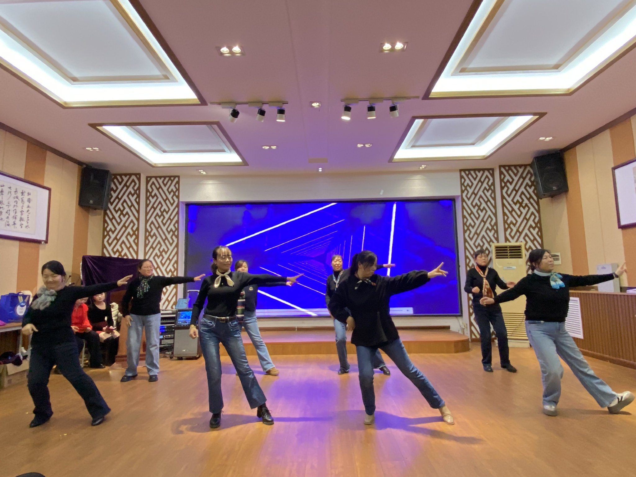 欢声笑语庆元旦 凝心聚力迎新年——上街区铝城小学教职工元旦联欢会圆满结束|教职工_新浪财经_新浪网
