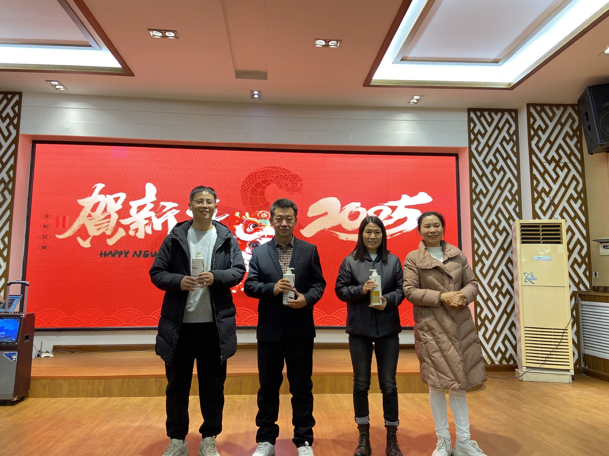 欢声笑语庆元旦 凝心聚力迎新年——上街区铝城小学教职工元旦联欢会圆满结束|教职工_新浪财经_新浪网