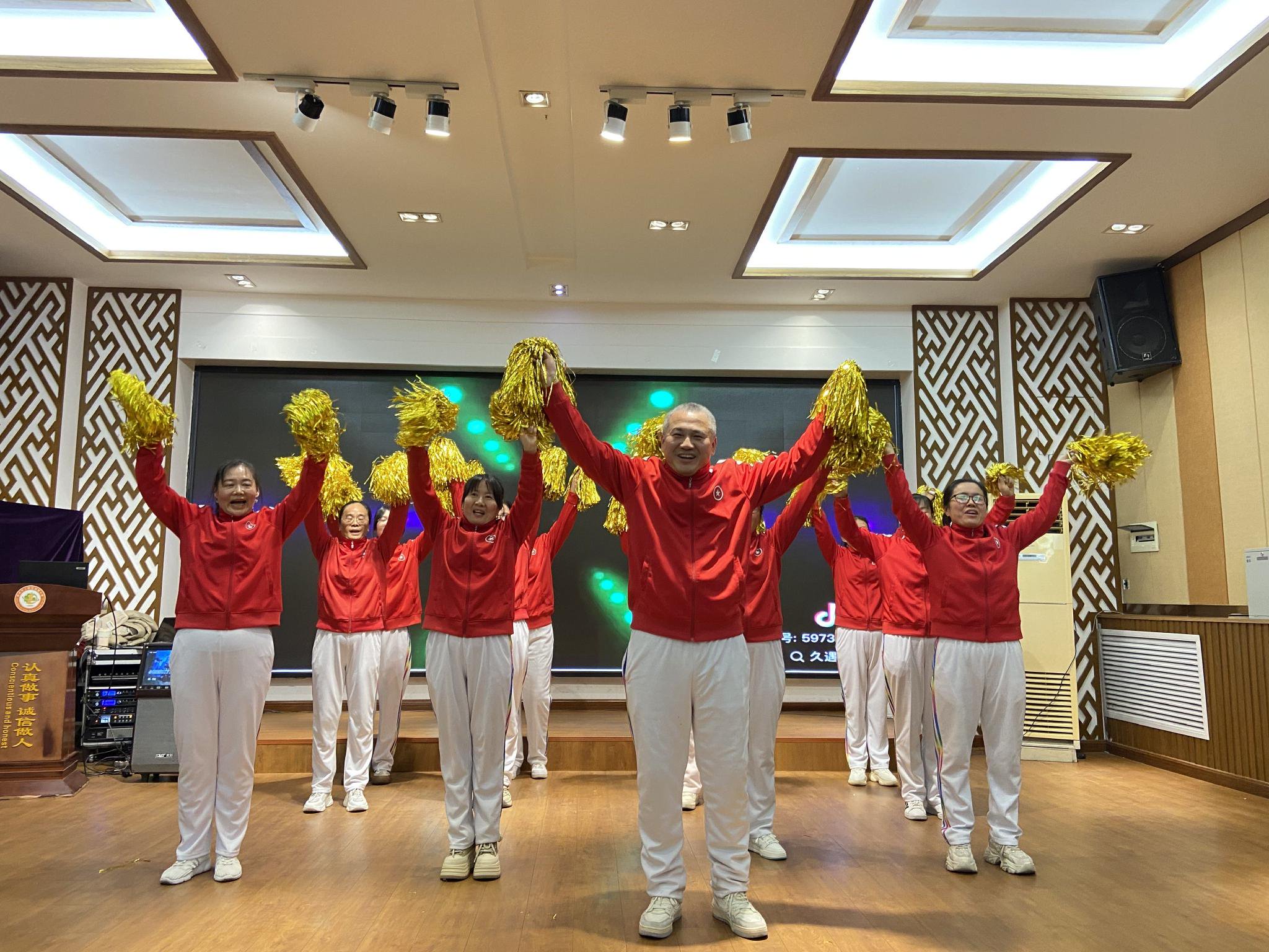 欢声笑语庆元旦 凝心聚力迎新年——上街区铝城小学教职工元旦联欢会圆满结束|教职工_新浪财经_新浪网
