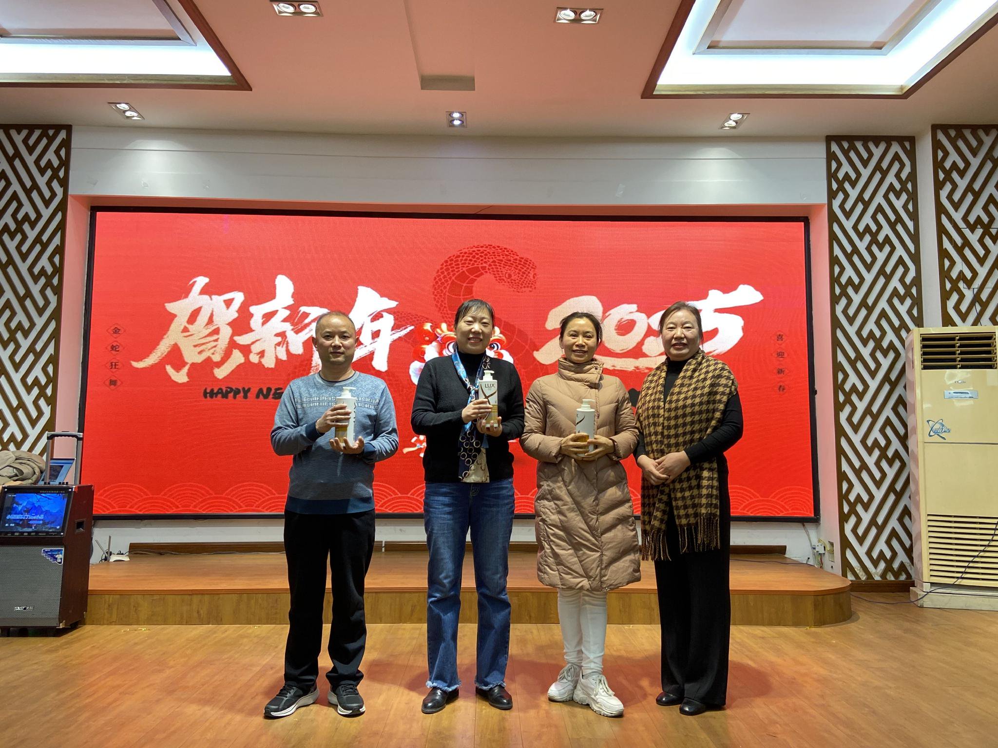 欢声笑语庆元旦 凝心聚力迎新年——上街区铝城小学教职工元旦联欢会圆满结束|教职工_新浪财经_新浪网