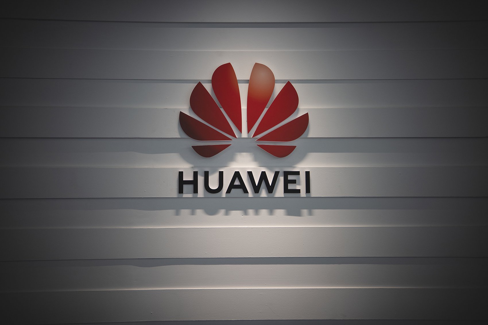 谁说站在光里的才是英雄在全球各地,每天都有无数华为人奋斗在一线