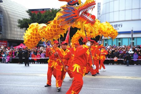 德阳元宵节民俗文化巡游。　　德阳市文旅局供图