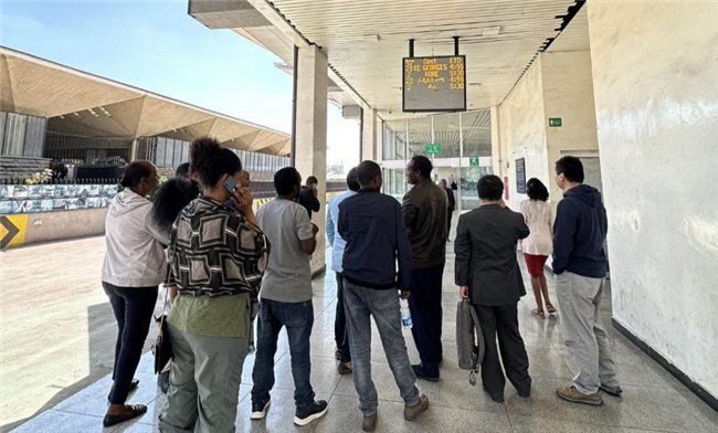 图| 埃塞俄比亚客户检查智慧公交试运行设备