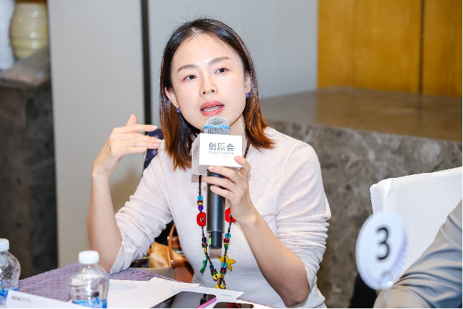德勤中国咨询业务合伙人邓娜参与安全分论坛讨论。图片来源：2024创原会年度技术峰会