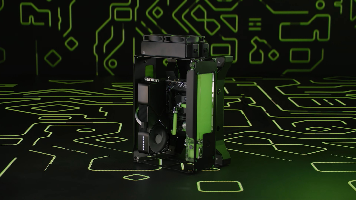 ▲ 采用分体式水冷的开放式主机