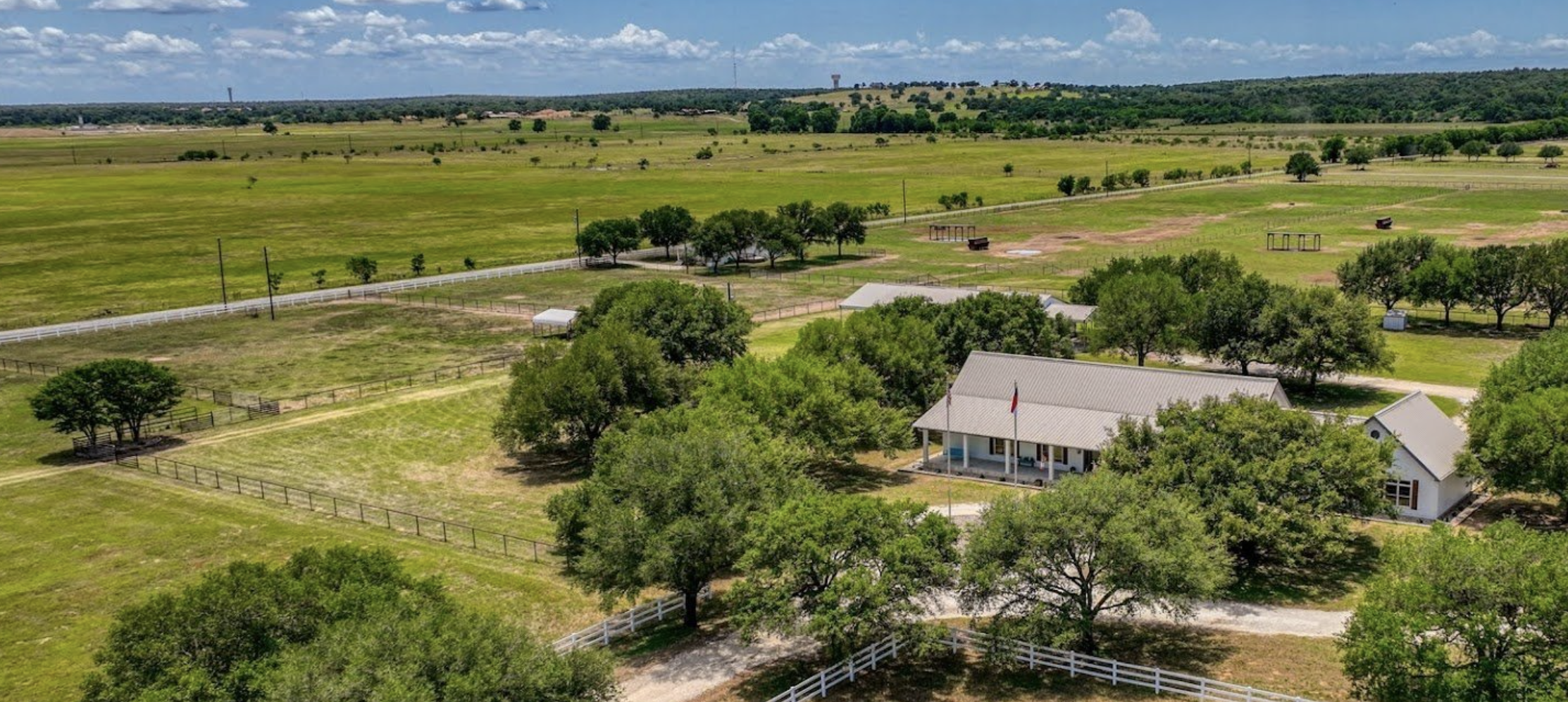 ▲该校总占地40英亩。图据校方官网