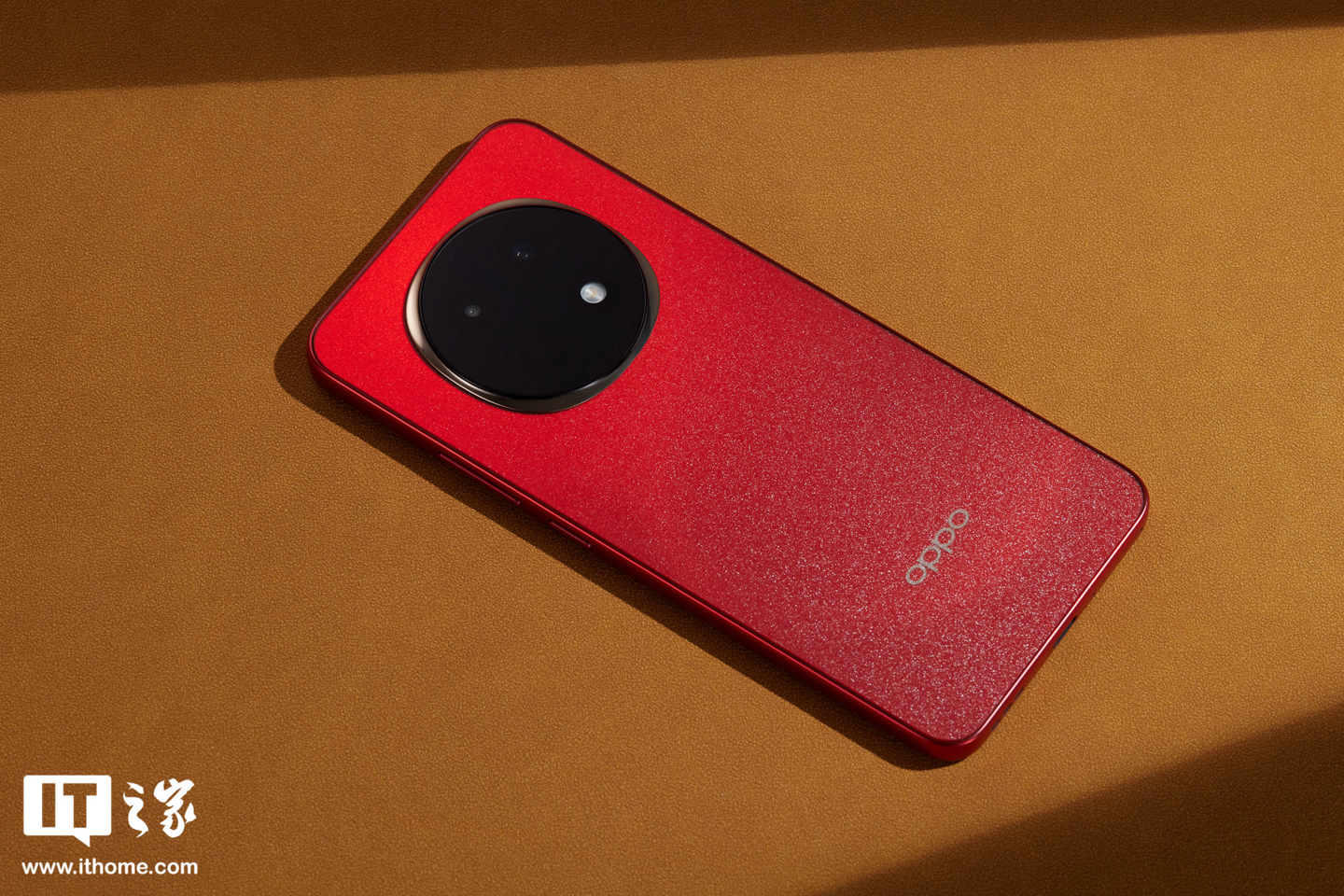 ▲ IT之家图赏：OPPO A5 Pro「新年红」
