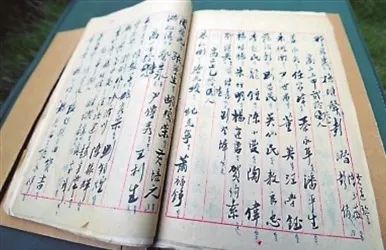 湖北省武昌实验中学档案《关于学生参干名册（1950-1951年）》。史  伟摄