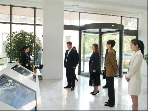 △ 黑龙江省伊春市铁力市领导一行参观华夏源GMP基地