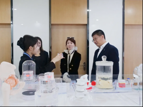 △ 黑龙江省伊春市铁力市领导一行参观华夏源GMP基地