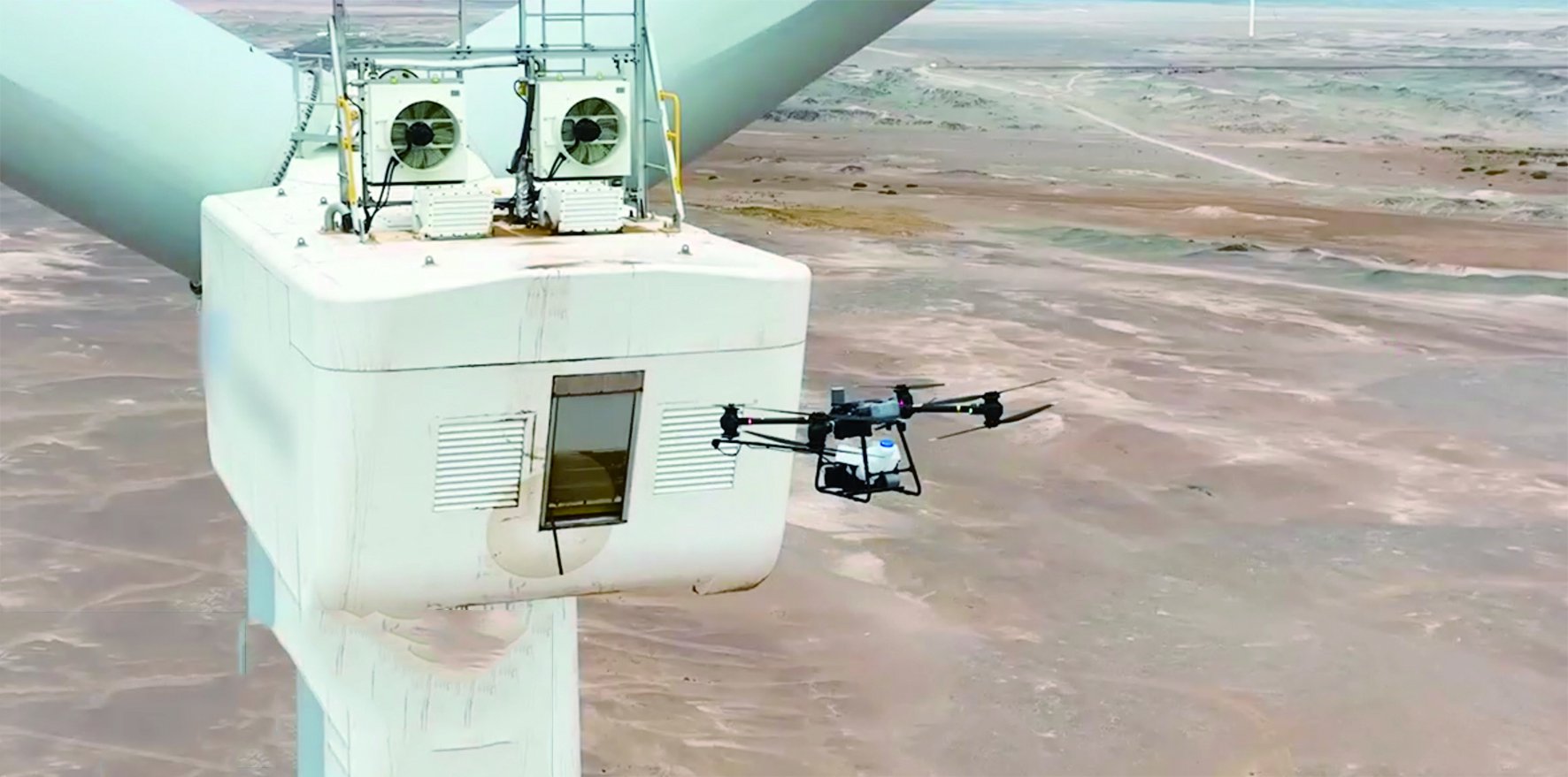 万勋科技的软体机器人正清洗风机。 公司供图