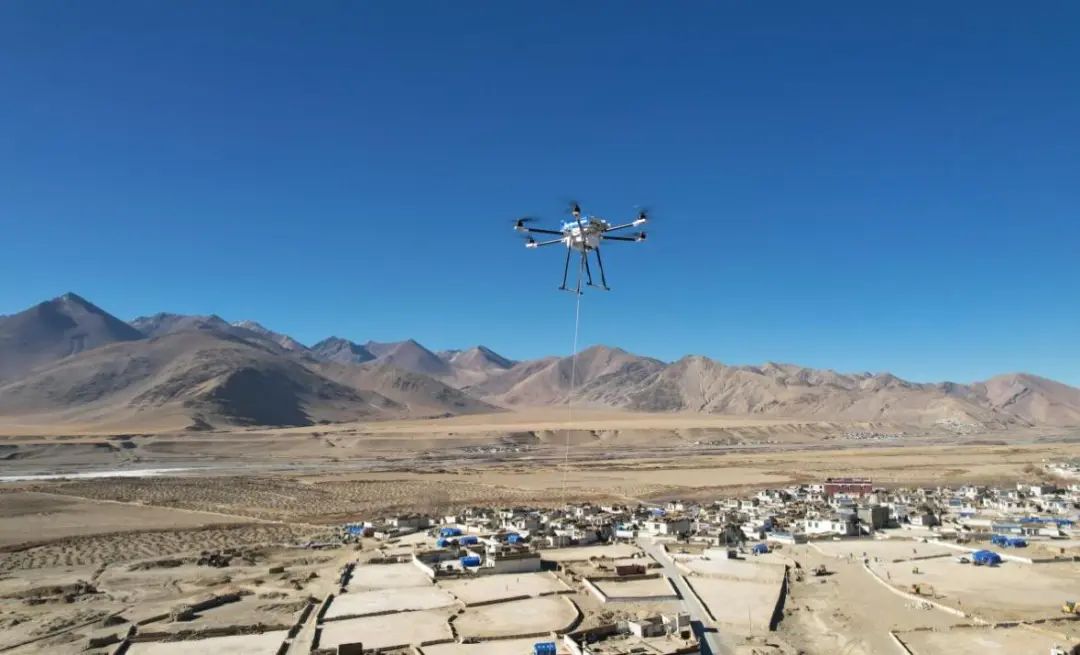 　　中国移动在定日搭建空中通信“生命线”