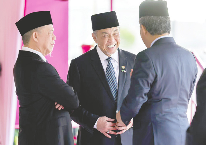 扎希德（中） 受访者供图