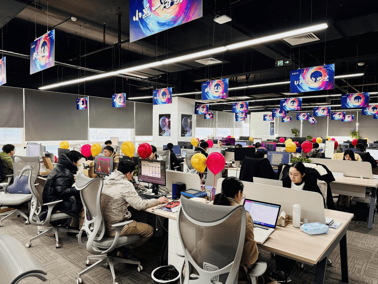 图为：西湖机器人办公室