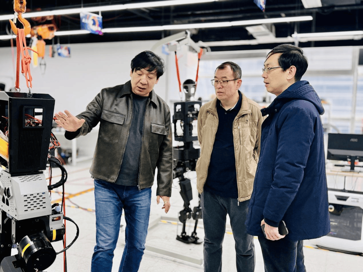 图为：西湖机器人创始团队