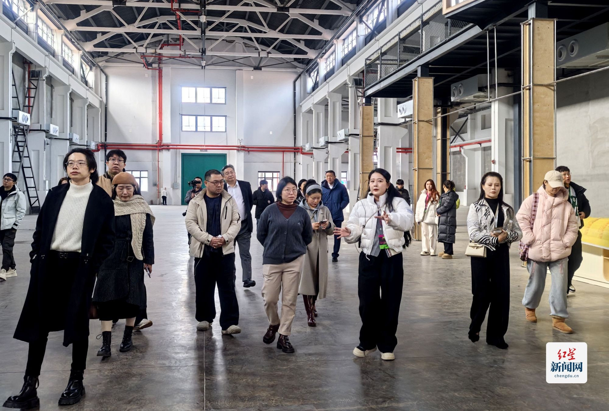 "这种形式挺好,把文化,旅游,直播等不同的业态在不同的园区有效整合起