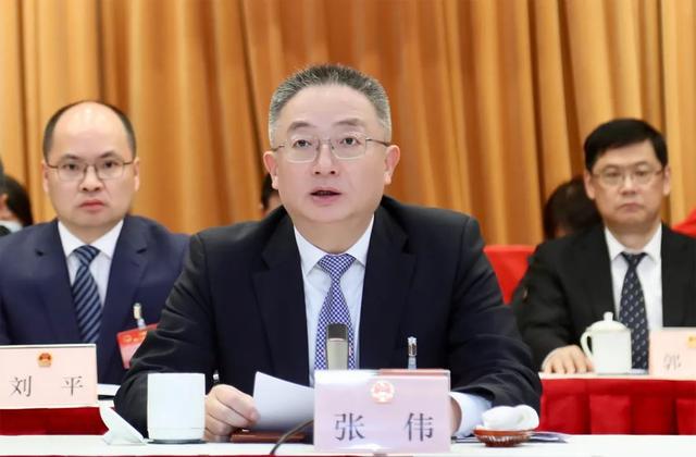 长宁区十七届人大六次会议胜利闭幕