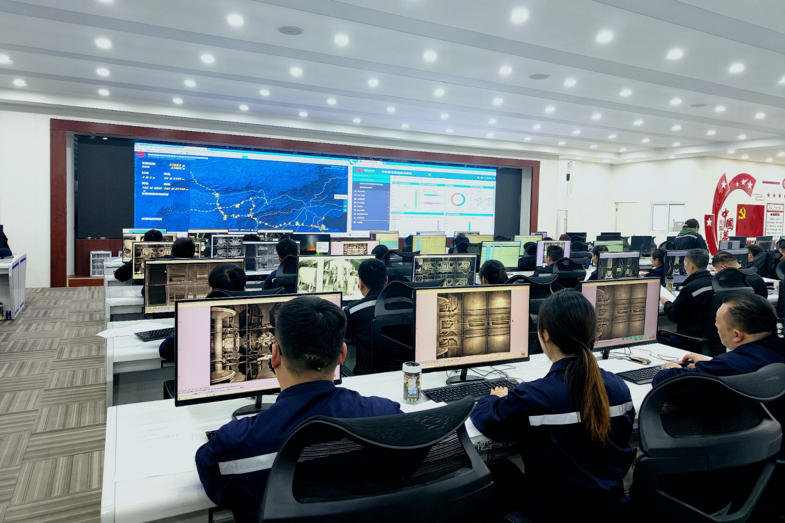 图为铁路装备肃宁分公司TF集中作业现场