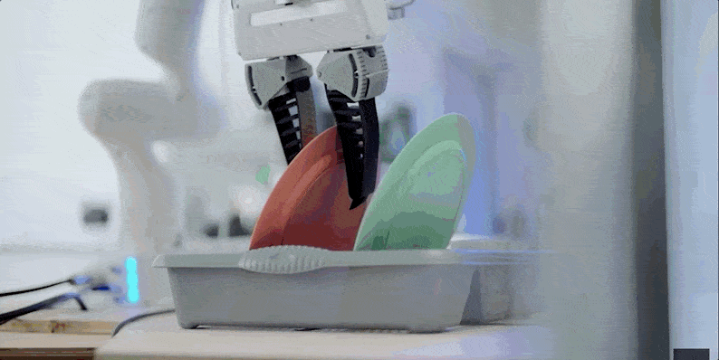 ▲ 戴森的机械手做家务演示