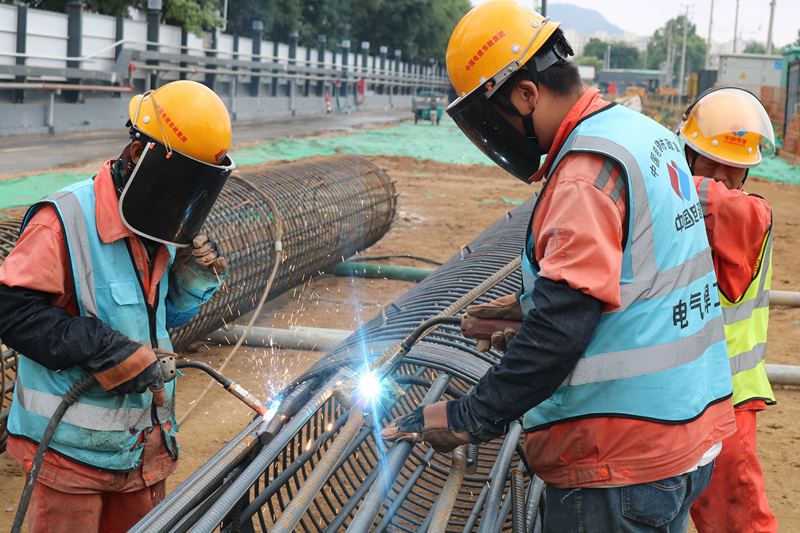 ▲在施工现场的建筑工人。图/受访者供图