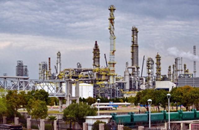 化工石化产业是国民经济的复古性产业之一，事关稳经济、保增长、惠民生。影相/章轲