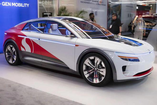 高通在CES期间展示的骁龙数字底盘概念车｜图片来源：极客公园