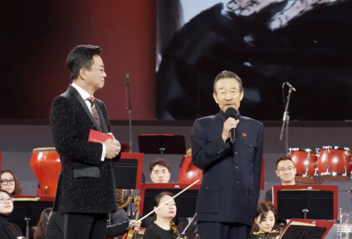 △中国电影家协会原主席李雪健（右）