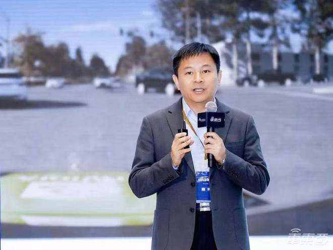 ▲清华大学车辆与运载学院党委书记、人工智能学院教授、博导李升波