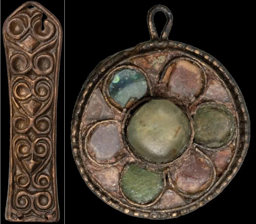 左图为阿瓦尔高等级男性随葬品腰带饰品；右图为阿瓦尔高等级女性随葬纽扣（copyright @ Benedict Seidl）