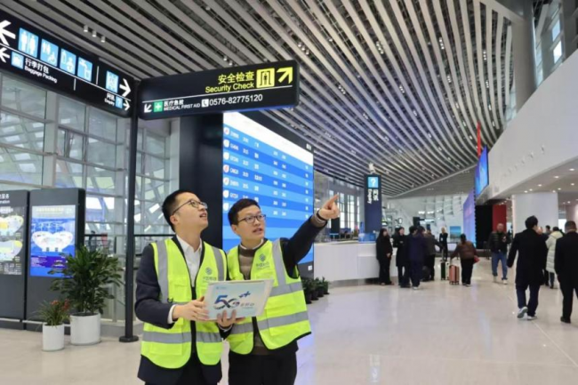 浙江移动台州分公司工作人员开展机场网络巡检