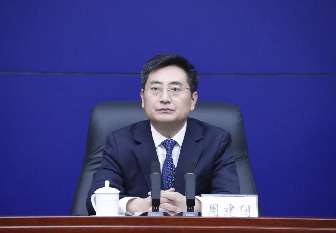 市园林和林业绿化局党组书记,局长 周建国周建国:感谢这位记者朋友的