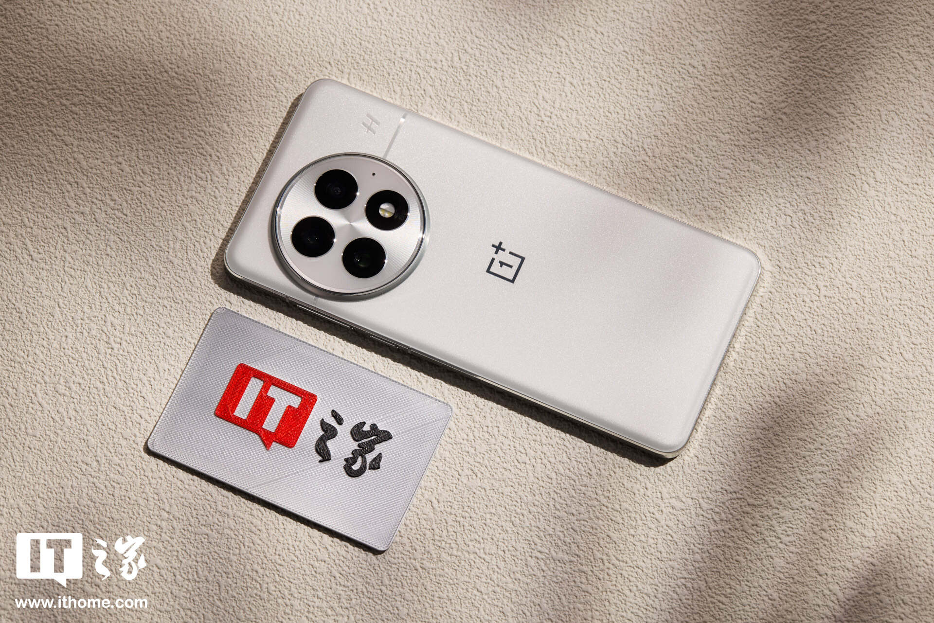 ▲ IT之家开箱：一加 13「白露晨曦」实拍图赏