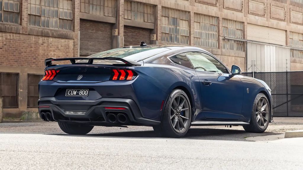 2025 Ford Mustang Dark Horse