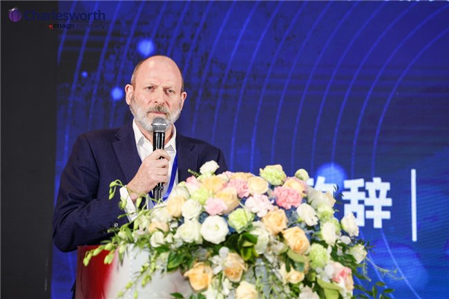 查尔斯沃思首席执行官 Michael Evans