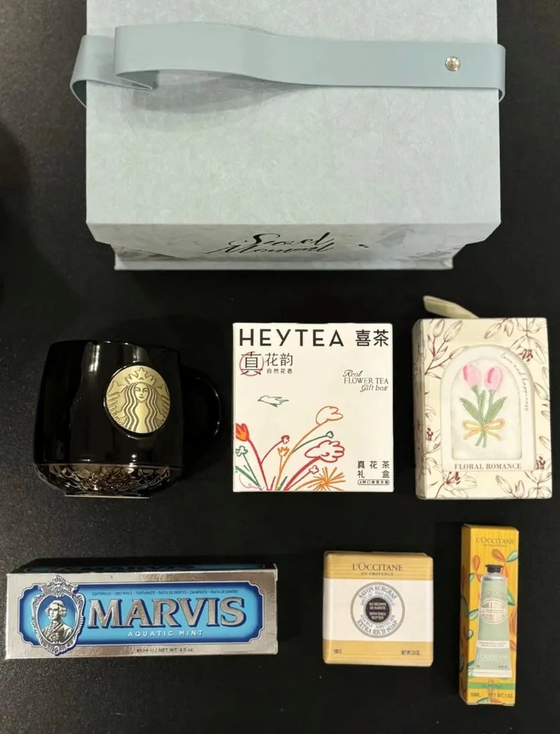 网友晒出的婚礼伴手礼