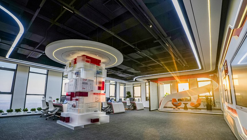 雄安AI科技大厦内部办公场景。人民网记者李兆民 摄