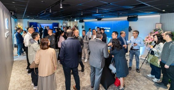 Q-SYS香港体验中心盛大开幕，香港及大湾区客户、合作伙伴络绎不绝，现场气氛热烈高昂，共襄科技盛宴。