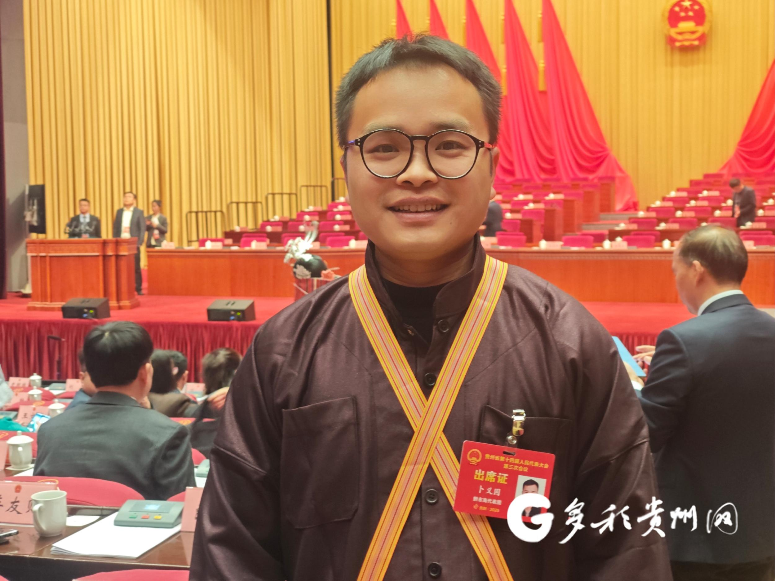贵州省人大代表,黎平县雷洞瑶族水族乡卫生院副院长卜义因