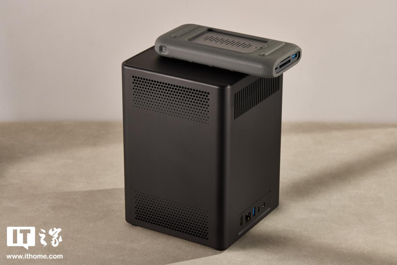 京东极空间私有云 Q4 四盘位 NAS 网络存储服务器1899 元直达链接