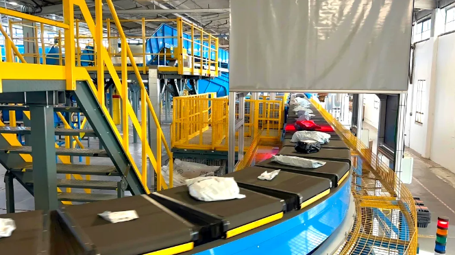 ▲ 菜鸟洛杉矶分拨中心自动化设备