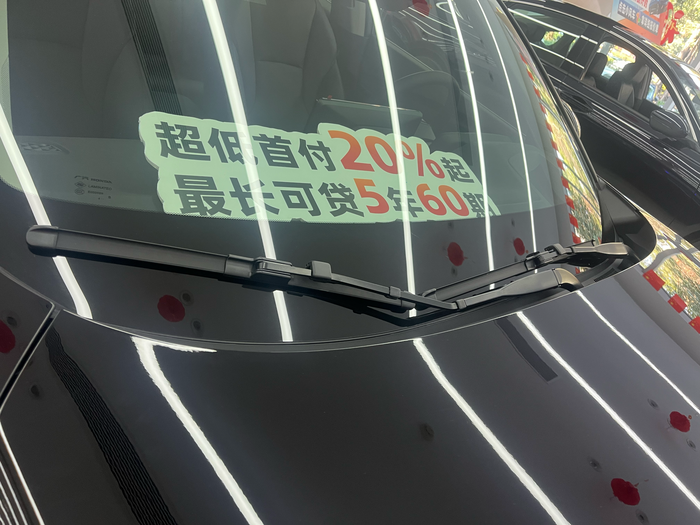 （某4S店的5年贷款标语 摄/何柳颖）