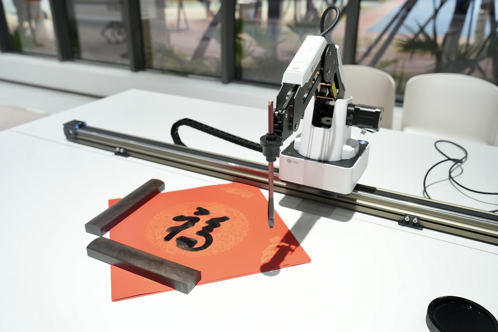 AI机器人写“福”