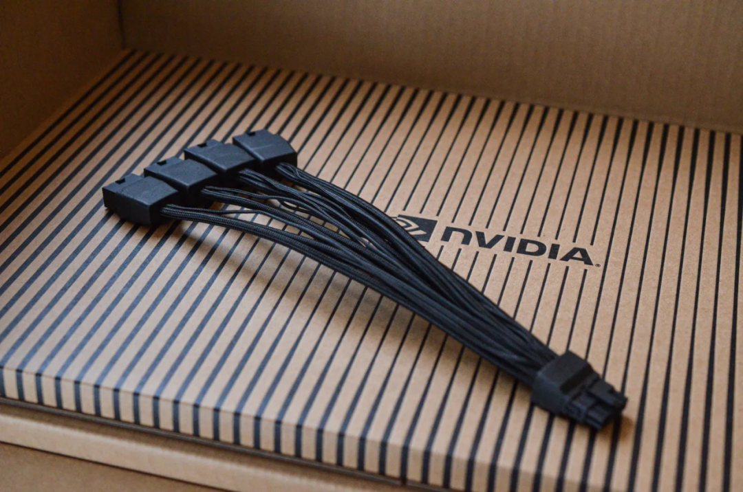 Nvidia 的 RTX 5090 电源适配器包括四个普通的 PCIe 八针电源连接器。