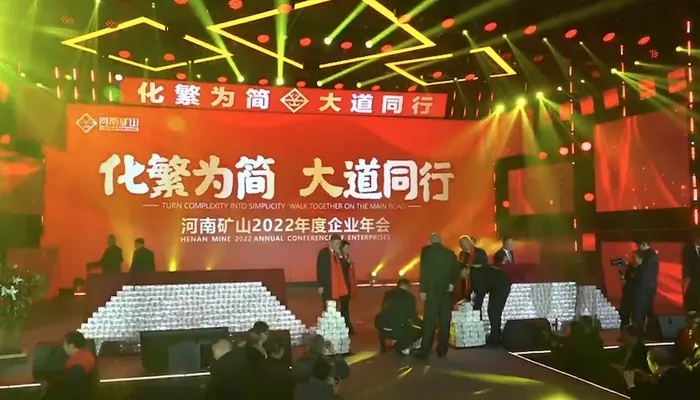 图片开头:界面新闻