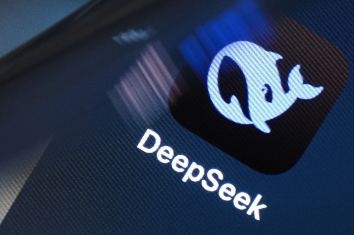 彭博社深入剖析DeepSeek：中国AI黑马为何能引发全球关注？|AI_新浪财经_新浪网