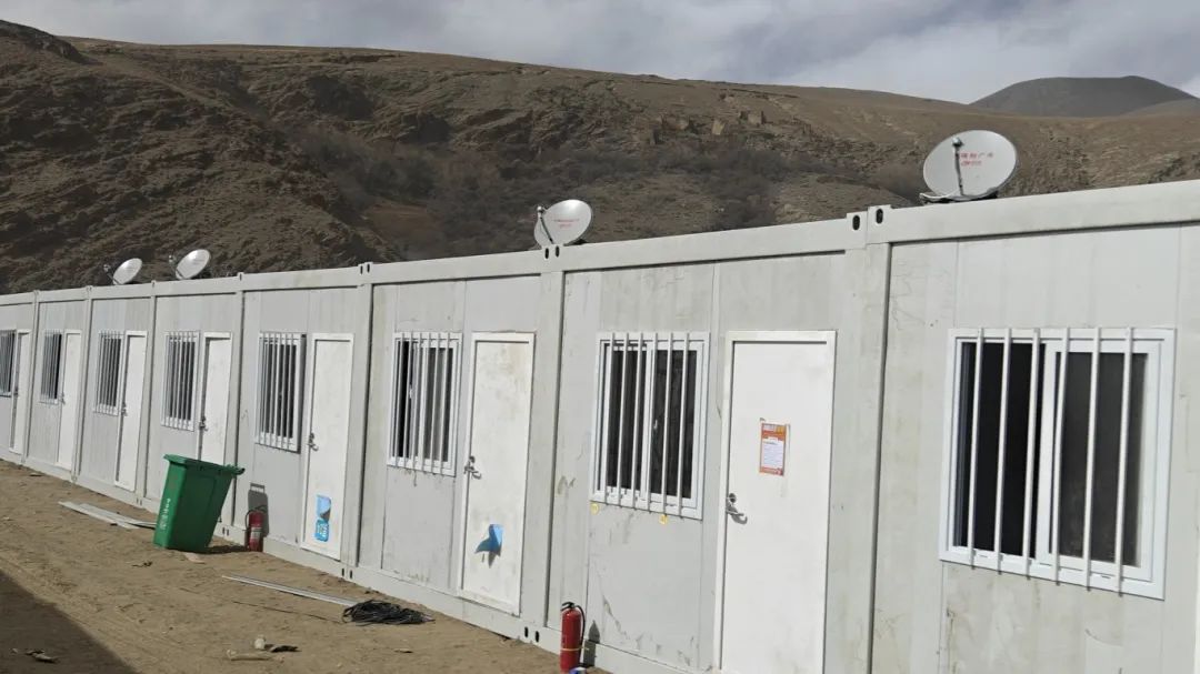 安置点安装了直播卫星接收设施