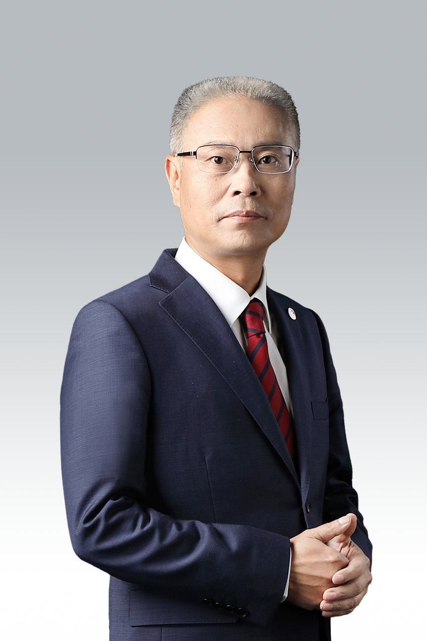 图为吉利证券党委布告、董事长 何之江
